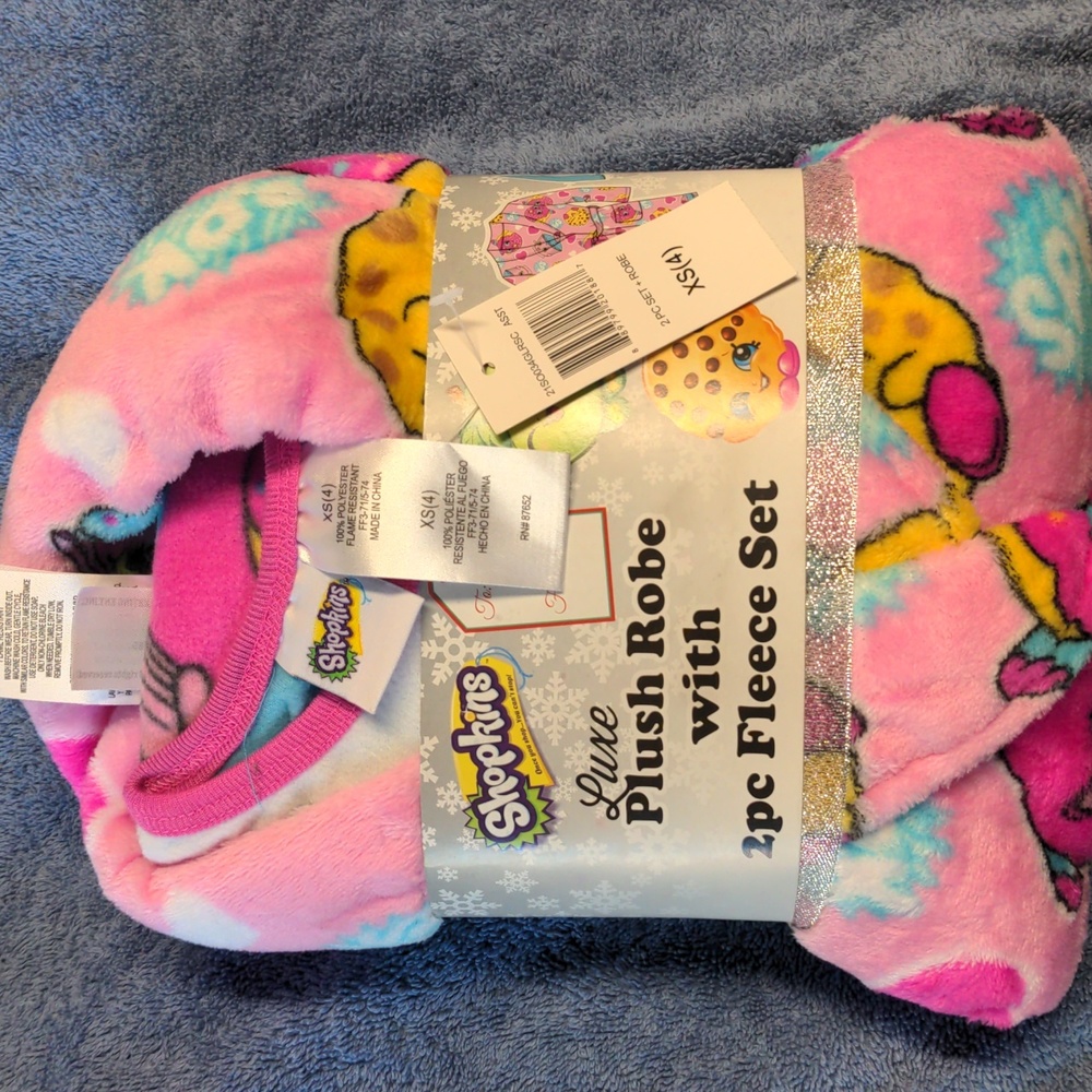 NWT!Shopkins robe and PJ set